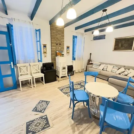 Rainwood Santorini Apartment Constanta